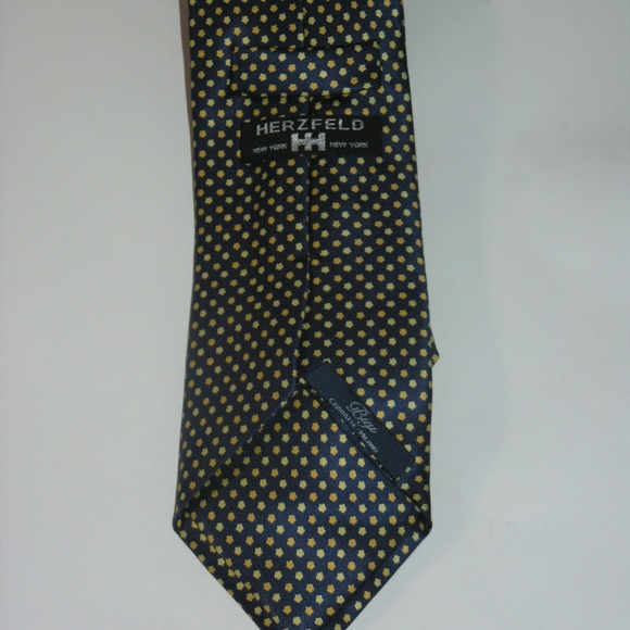 Bigi Geometric Shield Long Wide Silk Tie - Picture 4 of 5